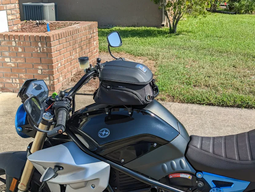 Giá đỡ Givi Tanklock cho xe máy điện Energica EsseEsse9 - Image 3