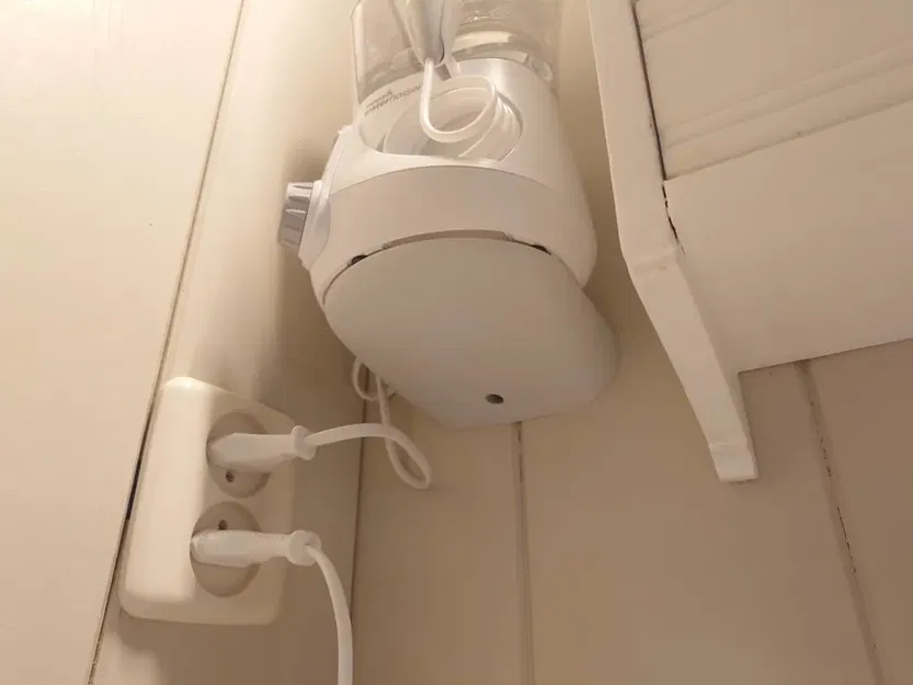 Giá đỡ tường cho máy tăm nước Waterpik WP-660 - Image 2