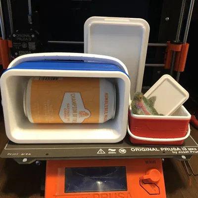 Bộ làm mát di động cho một lon đồ uống yêu thích