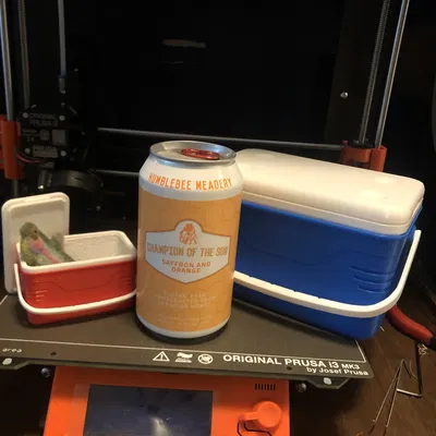 Bộ làm mát di động cho một lon đồ uống yêu thích