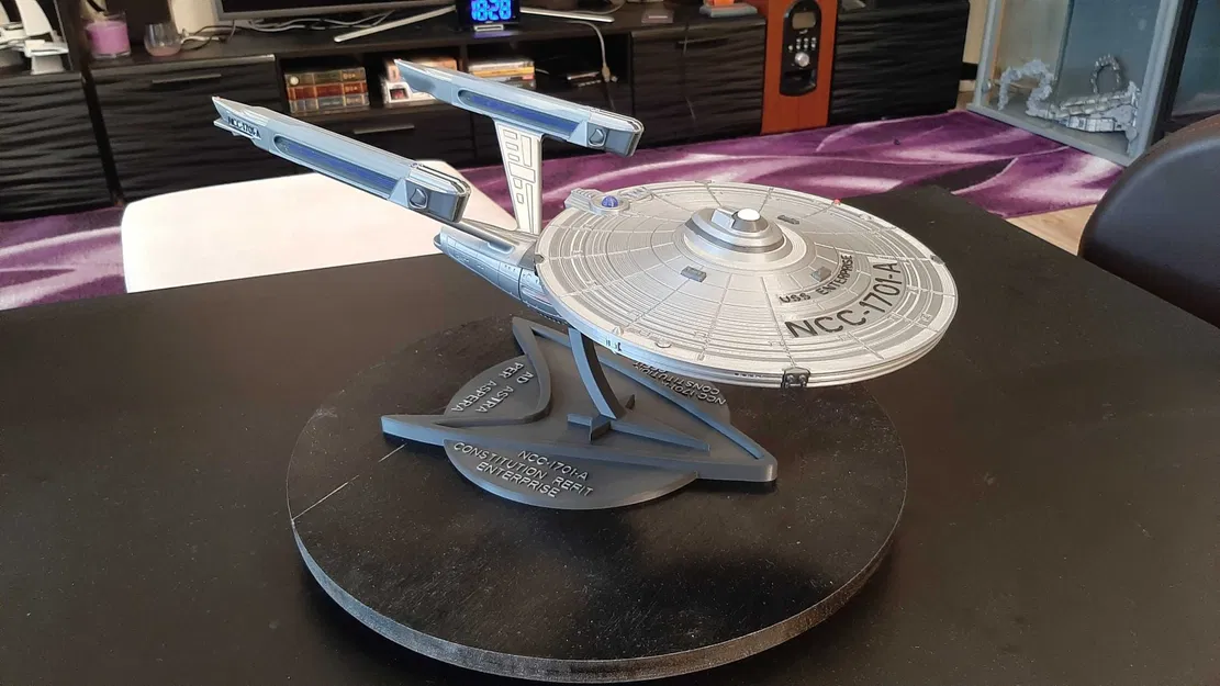 Cải tiến Constitution NCC-1701-A từ Star Trek - Image 1