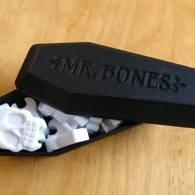 Mô hình xương người và quan tài Mr. Bones cho Halloween