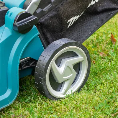 Bánh xe thay thế 7,5 inch cho máy cắt cỏ Makita (phía sau)