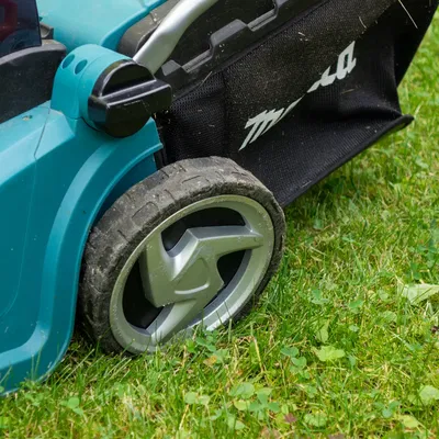 Bánh xe thay thế 7,5 inch cho máy cắt cỏ Makita (phía sau)