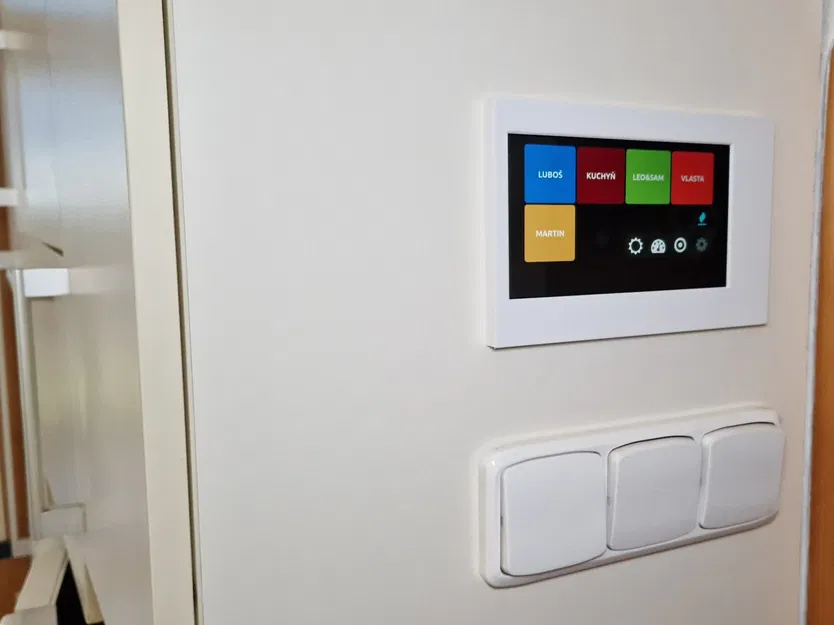 Bìa gắn tường cho màn hình LED 7 inch Waveshare - Image 2