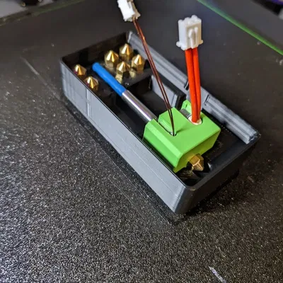 Hộp lưu trữ hotend AnkerMake M5 và 6 vòi phun trong Gridfinity