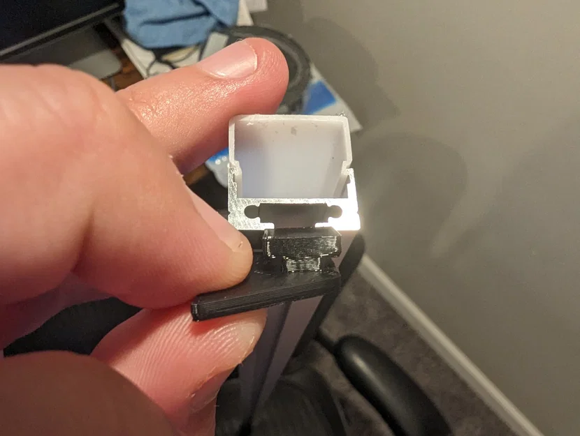 Giá đỡ tấm lưng có khe T cho kệ trưng bày - Image 2