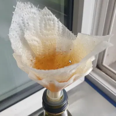 Phễu lọc chất lỏng bằng khăn bếp