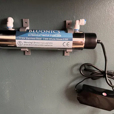 Giá đỡ tường cho máy tiệt trùng nước Bluonic