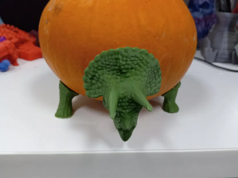 Triceratops bí ngô trang trí cho mùa Halloween - Image 1