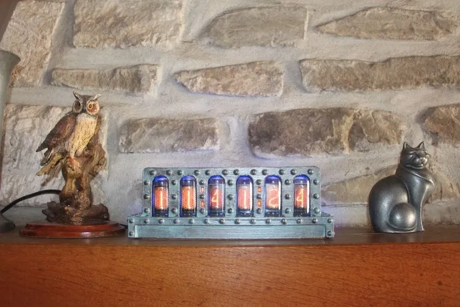 Đồng hồ Steampunk Nixie với đèn LED phân chia thời gian - Image 1