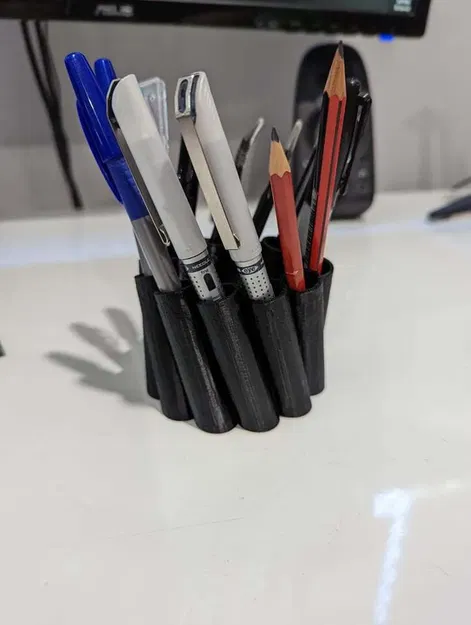 Giá đỡ bút xoắn độc đáo cho bàn làm việc - Image 1