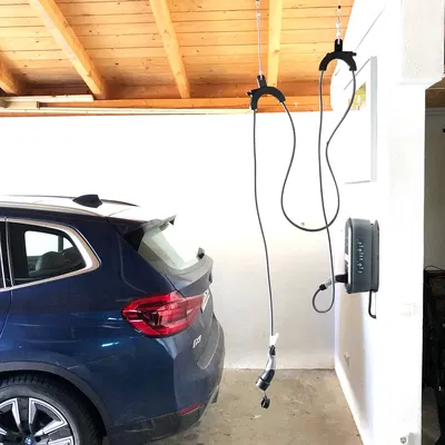 Kẹp giữ cáp sạc điện cho xe ô tô