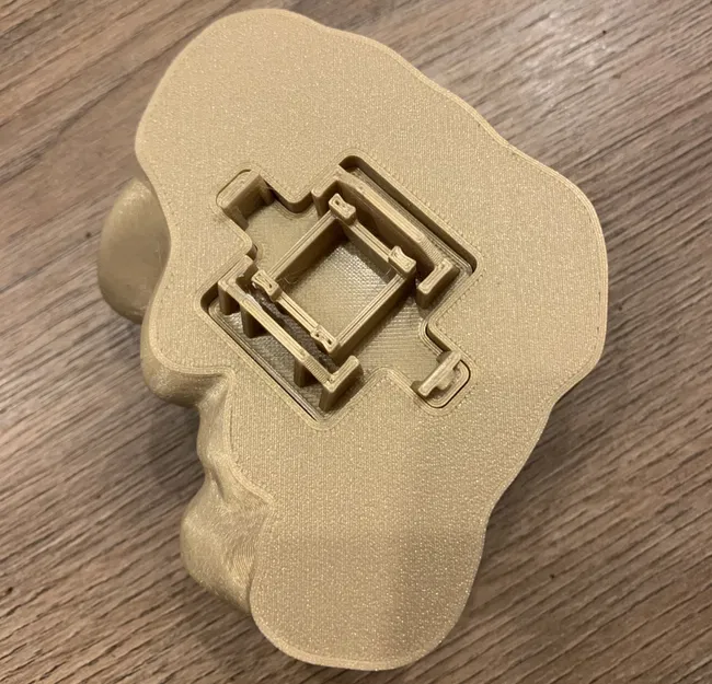 Công tắc đèn hình nắm tay độc đáo treo tường - Image 3