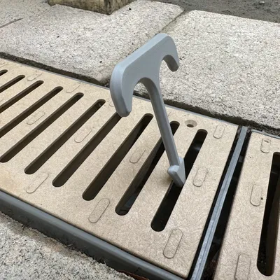 Kéo lưới thoát nước cỡ trung tiện lợi và nhỏ gọn