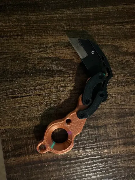Lưỡi dao tiện ích Karambit nguy hiểm và tinh tế - Image 1