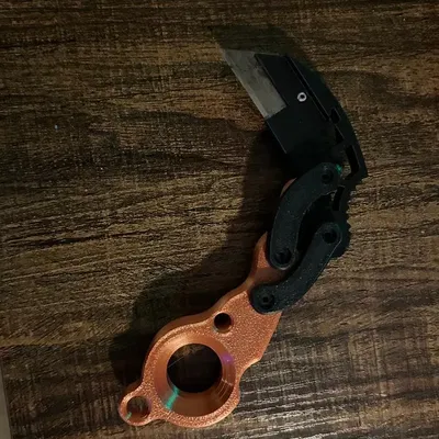 Lưỡi dao tiện ích Karambit nguy hiểm và tinh tế