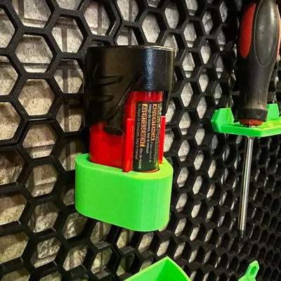 Giá đỡ pin Milwaukee M12 cho hệ thống tường tổ ong HWS