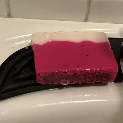 Đĩa xà phòng cho bồn rửa tay nhỏ trong phòng tắm