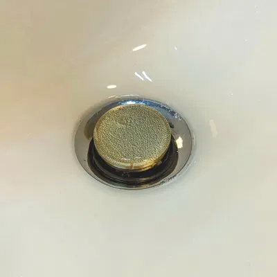 Nắp chặn bồn rửa thiết kế hơi phức tạp