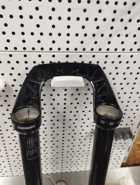 Giá đỡ chân phuộc dưới cho bảng treo dụng cụ - Image 1