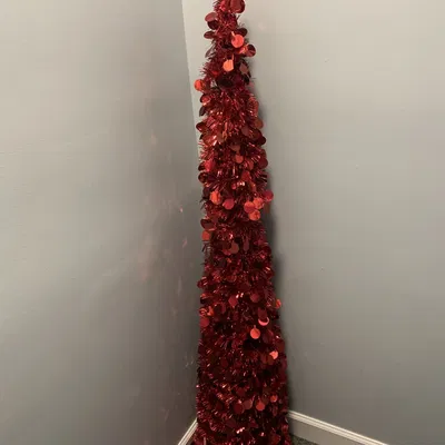 Thay thế bộ phận giá đỡ cây thông kim tuyến