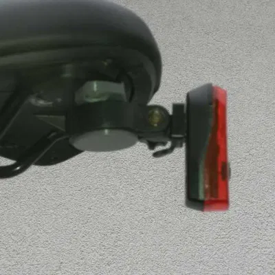 Giá đỡ đèn hậu xe đạp VENEC gắn yên