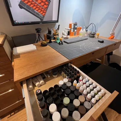 Giá đỡ chai sơn mini và chai lớn trong ngăn kéo