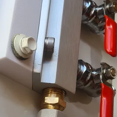 Giá đỡ cho bộ chia CO2 4 cổng gắn tường