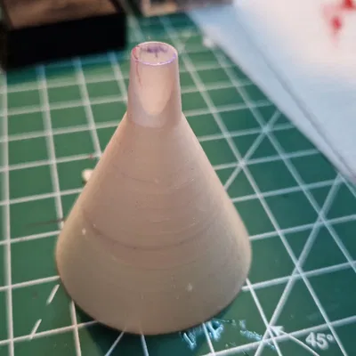 Phễu nhỏ cho việc chuyển màu sơn vào chai