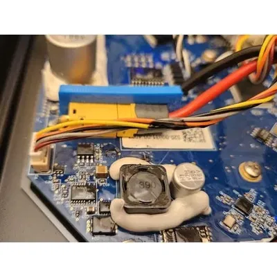 Kẹp giữ XT60 cho Onewheel GT và Pint/X