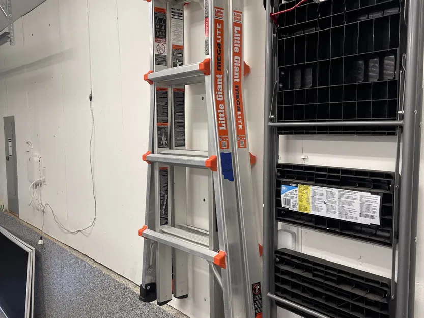 Giá đỡ treo thang Little Giant trên tường - Image 1