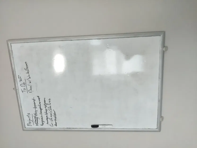 Kẹp gắn bảng trắng dày 15 mm trên tường - Image 1