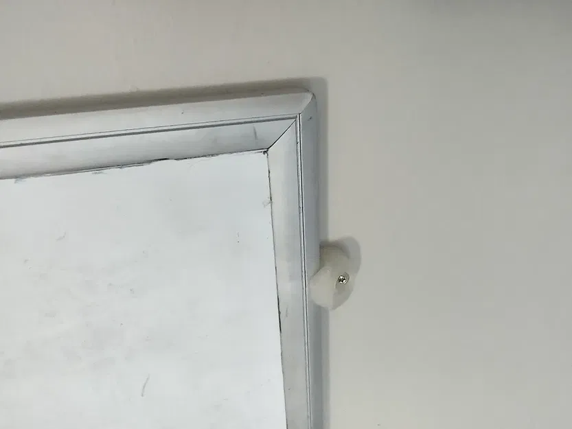 Kẹp gắn bảng trắng dày 15 mm trên tường - Image 3