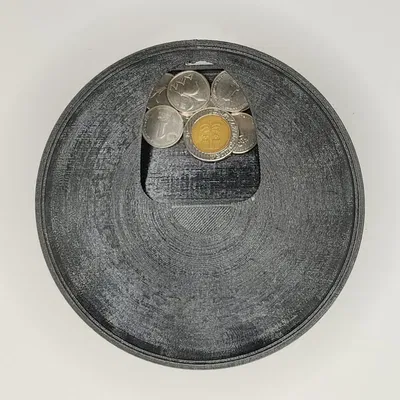 Bát tiền với nắp và đường trượt thú vị