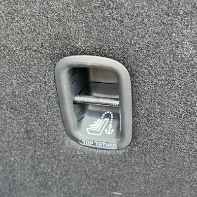 Móc Isofix cho túi mua sắm trong cốp xe