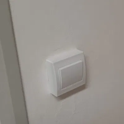 Rámeček khoảng cách giữa tường và công tắc Schneider