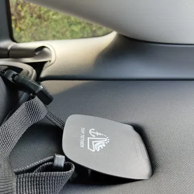 Móc treo mũ IsoFix cho Tesla Model 3