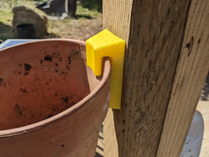 Giá treo chậu hoa đất nung treo tường - Image 1