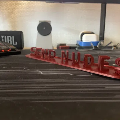 Mô hình hiển thị hài hước Ehrenmann gửi ảnh khỏa thân