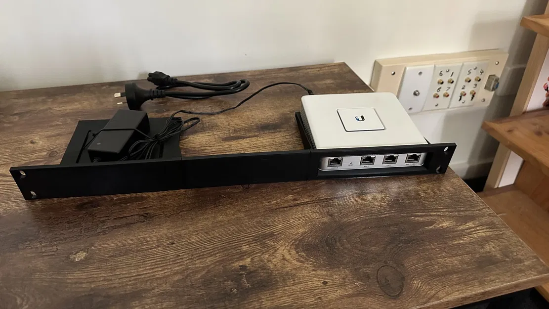 Bộ giá đỡ Rackmount cho Unifi Security Gateway 3P - Image 2