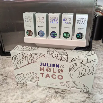 Hộp bộ sưu tập Holo Taco với giá đỡ sơn móng tay