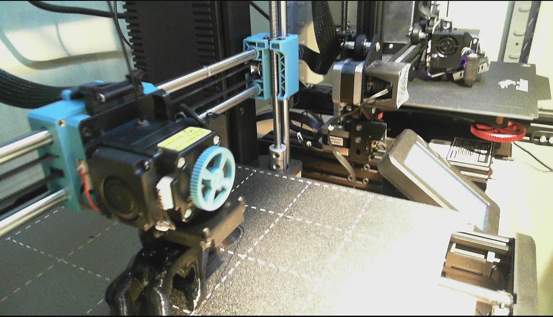 Giá đỡ kim loại cho camera Lifecam trên kệ - Image 4