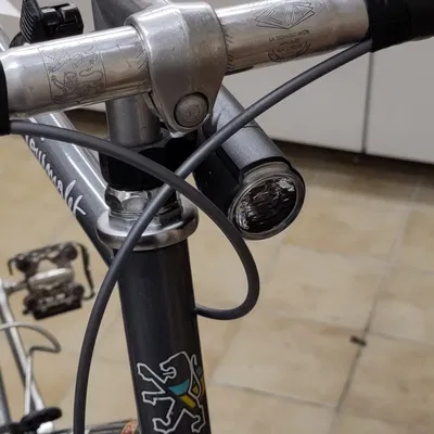 Giá đỡ đèn xe đạp cho Sigma Aura 30 và 22.2mm