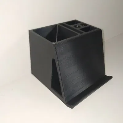 Giá đỡ điện thoại và tổ chức bàn làm việc độc đáo