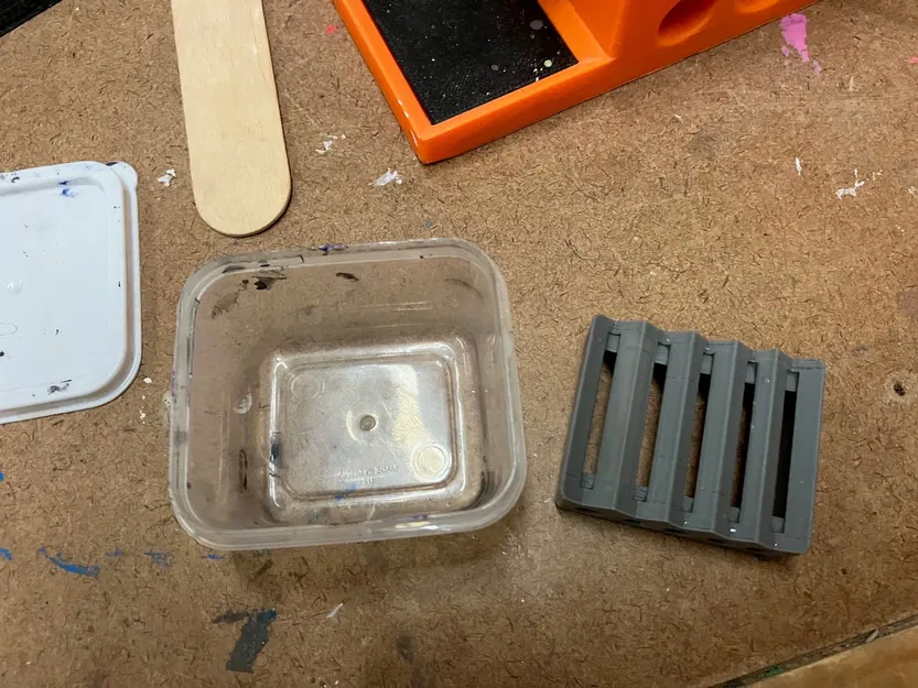 Giá đỡ làm sạch chổi cho hộp chứa đồ - Image 4