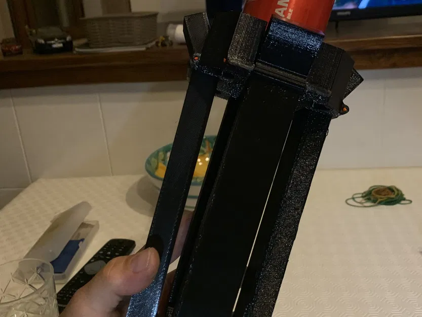 Giá đỡ chai soda gập lại cho súng softair - Image 2