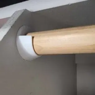 Thay thế ổ cắm thanh treo tủ quần áo dễ gãy