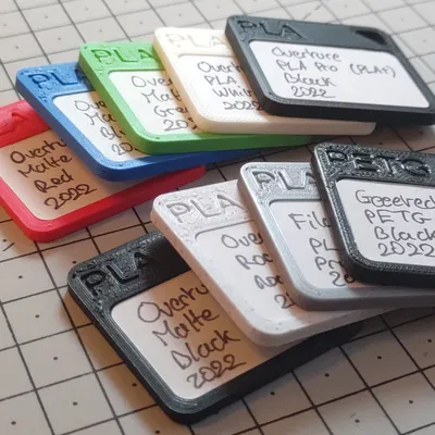 Mẫu màu filament với nhãn 24 × 35 mm