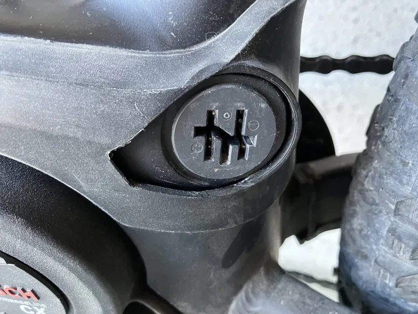 Nắp che cổng sạc cho xe đạp điện CUBE - Image 4